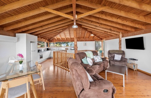 Surf Coast House | Beach Retreats I Ocean Views I Pet Friendly