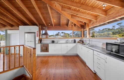 Surf Coast House | Beach Retreats I Ocean Views I Pet Friendly