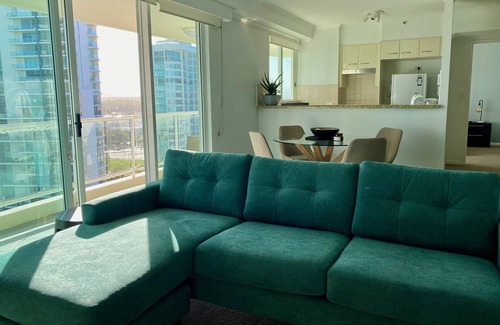 Main Beach Condo | Beach & River Holiday in the Sun with access to extensive apartment facilities!
