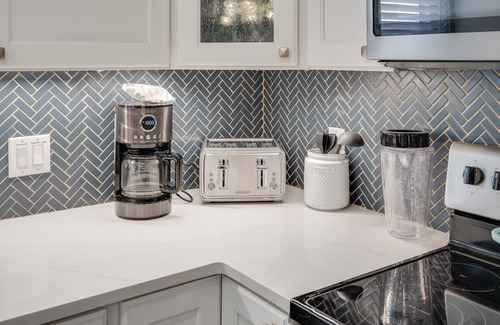 Mount Juliet House | Beach Side “Crabby Paddy", Luxury family retreat 6br 4+ bath w pool+hot tub