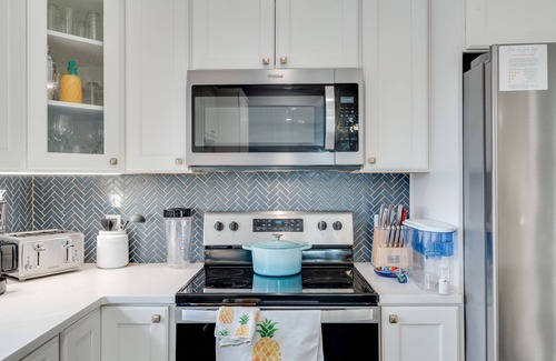 Mount Juliet House | Beach Side “Crabby Paddy", Luxury family retreat 6br 4+ bath w pool+hot tub
