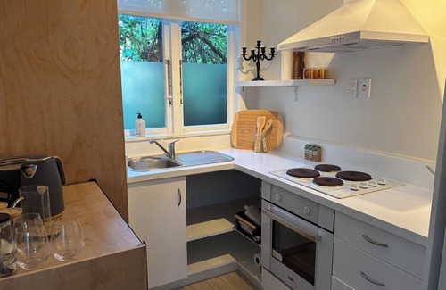 Paraparaumu House | Beach side home + Separate apartment Raumati South