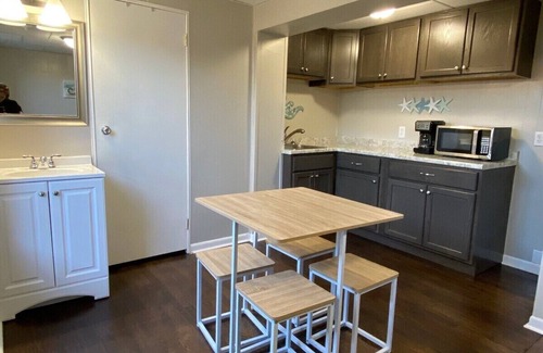 Coshocton Apartment | Beach themed, newly renovated 1 bedroom apartment