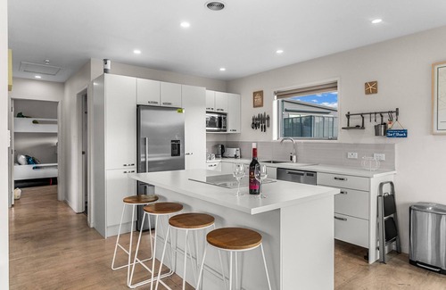 Mangawhai Heads House | Beach Time - Modern, sunny home close to amenities, a great place to relax and watch the kids play