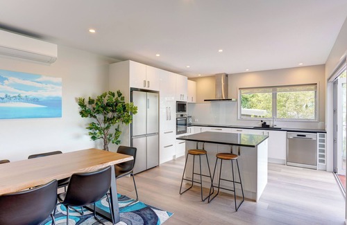 Paihia House | Beach View on Binnie