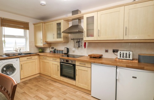 Tyn-y-Gongl Apartment | BEACH VIEW, pet friendly, country holiday cottage in Benllech