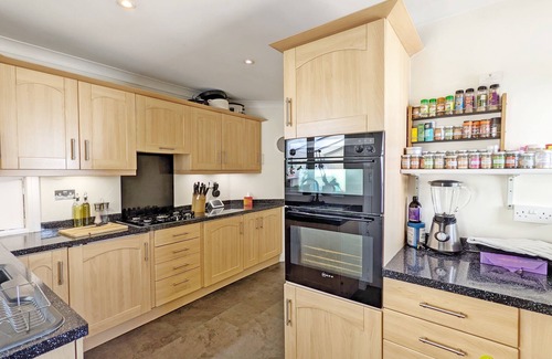 Middleton-on-Sea Cottage | Beach View - sleeps 11 guests in 5 bedrooms