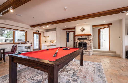 El Granada House | Beach Villa Home - Walk to Beaches, Trails, Restaurants, Activities & more
