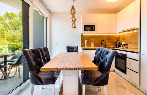Okrug Gornji Apartment | Beach Villa Valentina