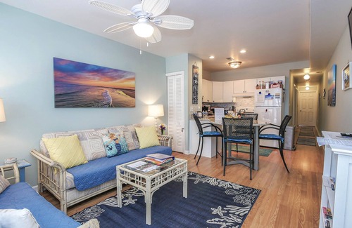 Gold Coast Condo | BeachBlockSeaEscape🌅See Beach Block Paradise VRBO# 2963230 for Reviews~Same Host