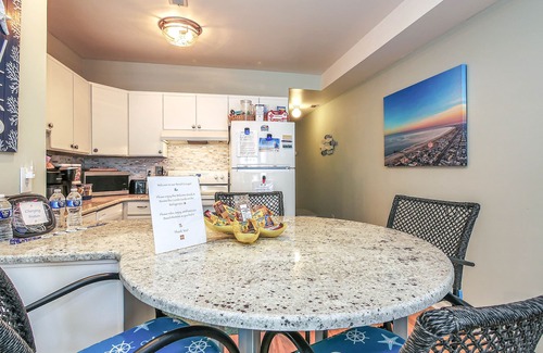 Gold Coast Condo | BeachBlockSeaEscape🌅See Beach Block Paradise VRBO# 2963230 for Reviews~Same Host