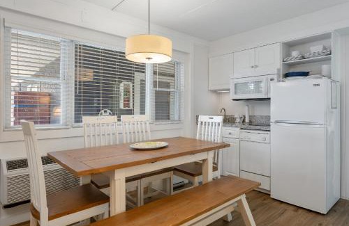 Avalon Apartment | Beachcomber Resort