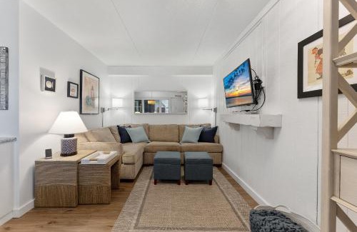 Avalon Apartment | Beachcomber Resort