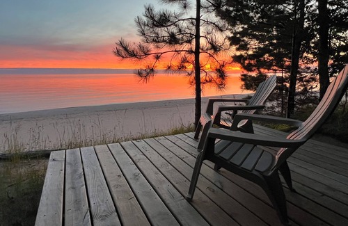 Rumely Cottage | Beachcomber's Cottage-Private Lake Superior beach retreat+30 min Pictured Rocks!