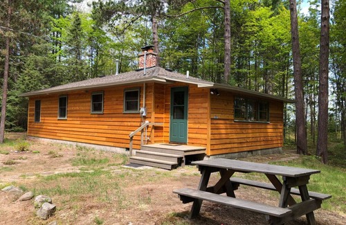 Rumely Cottage | Beachcomber's Cottage-Private Lake Superior beach retreat+30 min Pictured Rocks!