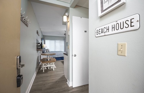 Crescent Beach Condo | Beacher's Lodge 236