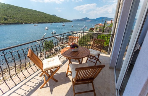 Bigovo Apartment | Beachfront 1 BR Apartment With Sea View