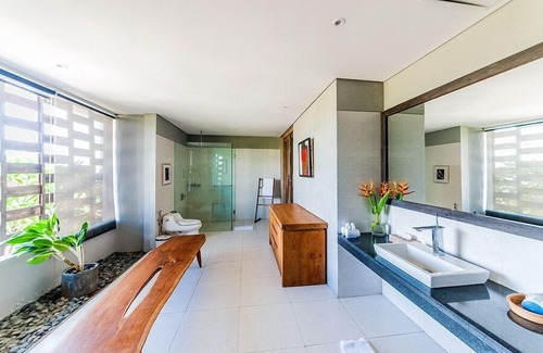 Cemagi Villa | Beachfront 2, 3 Bedroom Villa, Car+Driver, Cemagi