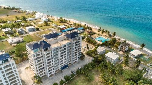Guayabo Apartment | Beachfront 7th floor unit at Mar Azul