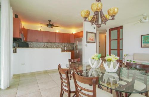 Guayabo Apartment | Beachfront 7th floor unit at Mar Azul