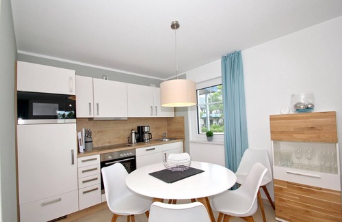 Lobbe Apartment | Beachfront apartment with terrace, use of swimming pool and sauna - Rex Rugia apartment 11-3