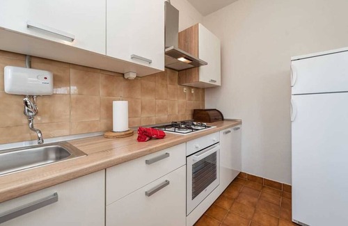 Turanj Apartment | Beachfront Apartment Lostura with sea view
