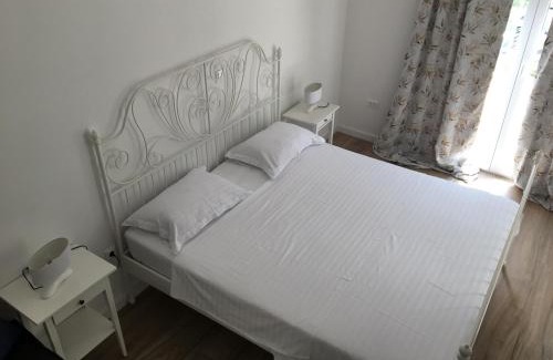 Kobas Apartment | Beachfront Apartment Mo , Prapratno