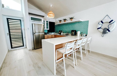 Palmas Villa | Beachfront Bliss for 6 – Soak in the Ocean Vibes
