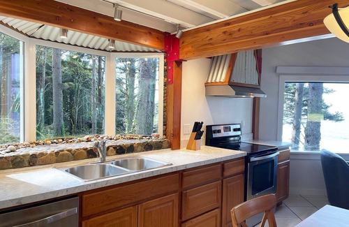 Yachats House | Beachfront Cabin! Private! Ocean Views! Firepit!