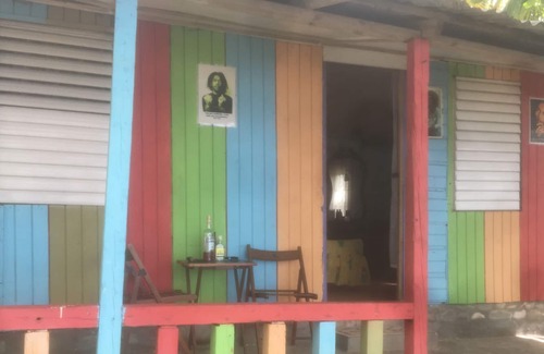 Saint Margarets Bay Cabin | Beachfront Cabin Sleeps 4