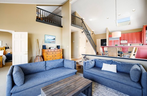 Lincoln Beach House | Beachfront Condo w/Amazing Ocean View, Fireplace, Shared Pool, & Tennis