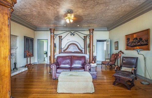 Alamitos Beach Condo | Beachfront Condo - Walk to Restaurants & Attractions