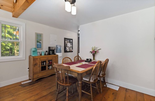 Bayswater Cottage | Beachfront cottage in Bayswater Beach, charming with a spectacular view