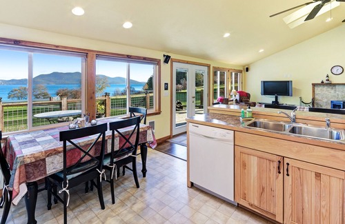 Olga Cottage | Beachfront cottage on Buoy Bay w/beach access & boat moor