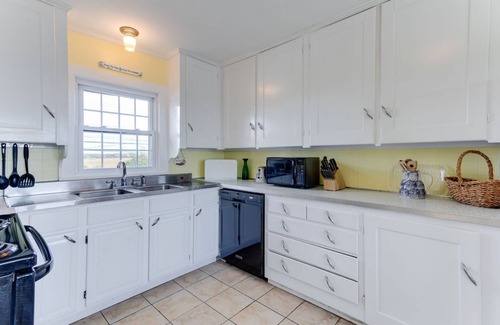 Jerusalem House | Beachfront Cottage Sand Hill Cove Road