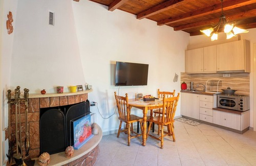 Malakonta House | Beachfront Cottage with Spectacular Evian Gulf Views – 3 Minutes from Eretria