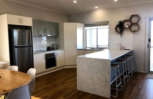 Yorke Peninsula House | Beachfront Gem | Cast a Line at 29