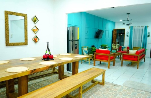 El Porvenir House | Beachfront house in costa del sol, ocean views! Wifi!