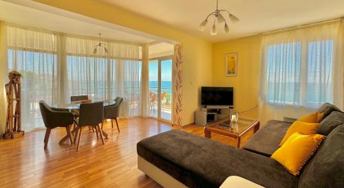 Sveti Vlas Apartment | Beachfront Havana