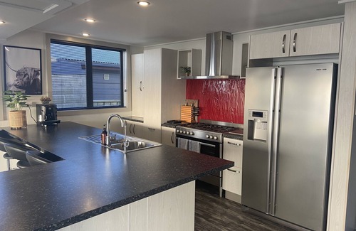 Riverton House | Beachfront House - Best deck in Riverton