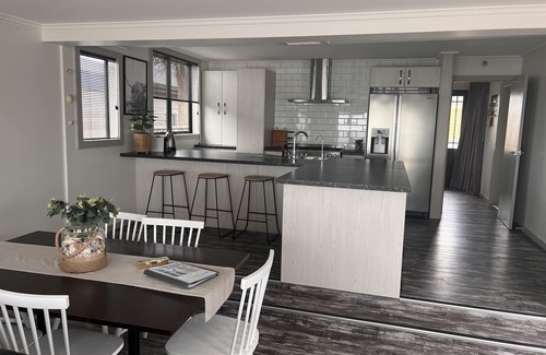 Riverton House | Beachfront House - Best deck in Riverton
