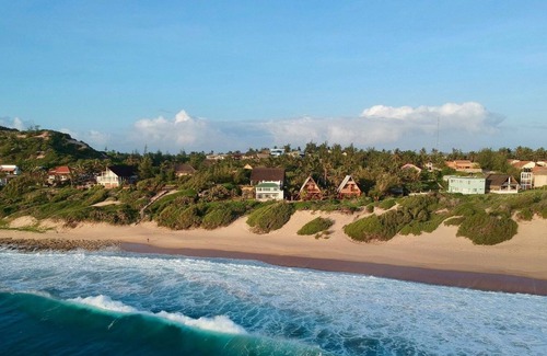 Tofo House | Beachfront House, large and clean with direct beach access and ocean views