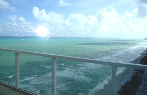 Sunny Isles Beach Condo | Beachfront Luxurious Paradise - LaPerla - Direct Ocean View in Sunny Isles