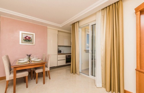 Vantacici Apartment | Beachfront luxury apartment Tunera 6* with a pool on Krk