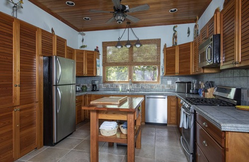 Double Bay House | Beachfront Luxury Tropical Villa, Pura Vida, Romantic Paradise, POOL!