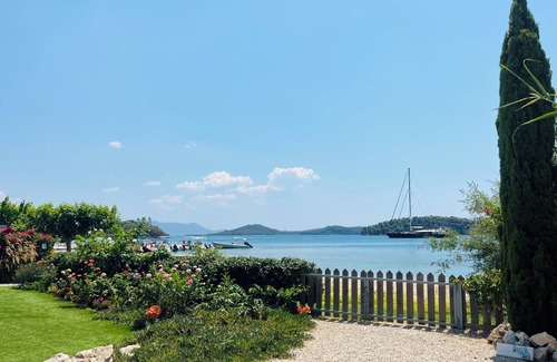 Perigiali Villa | BEACHFRONT Luxury Villa - Private Swimming Pool, Garden & Direct Beach Access