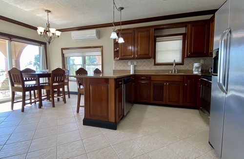 San Pedro Condo | Beachfront. Magic Of The Sea. Oceanaire.