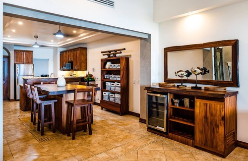 Playa Langosta Villa | Beachfront Modern 3BR Penthouse Roof top & ocean views, sleeps 7