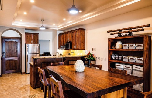 Playa Langosta Villa | Beachfront Modern 3BR Penthouse Roof top & ocean views, sleeps 7