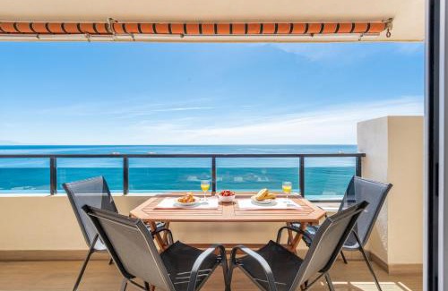 Fuengirola City Centre Apartment | BEACHFRONT - NEW LUXURY Apartment - 1ª Linea Playa - Fuengirola CITY CENTER - Private PARKING - Panoramic Sea Views -